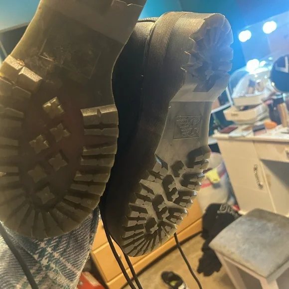 Black Platform Lace-Up Boots - Picture 4 of 5